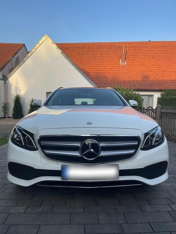 Gebraucht Mercedes E220 194 PS (142 kW) 2017 Weiß Kombi