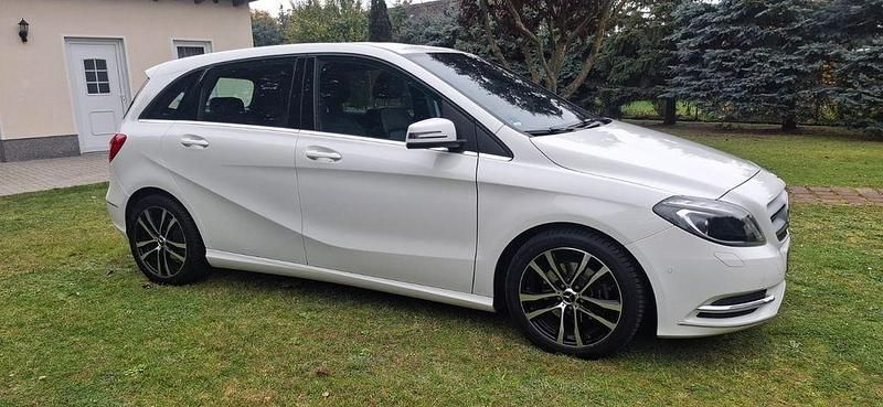 Gebraucht Mercedes B180 122 PS (89 kW) 2014 Weiß Van / Kleinbus