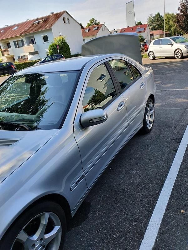 Silber Gebraucht 2005 Mercedes C220 Limousine | 3.900 € - Bild 1/4