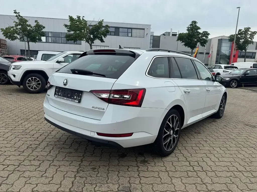 Gebraucht Skoda Superb Ambition 190 PS (139 kW) 2015 Weiß Kombi