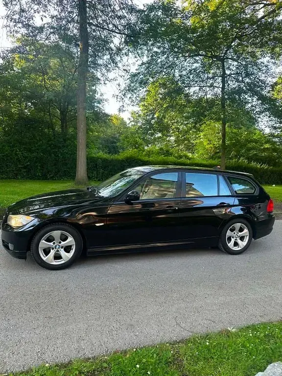 Gebraucht BMW 320 Efficient Dynamics 163 PS (119 kW) 2011 Schwarz Kombi