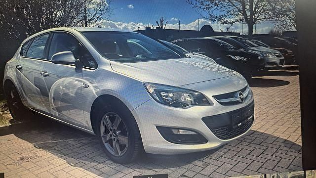 Gebraucht Opel Astra Selection 122 PS (89 kW) 2015 Silber Limousine