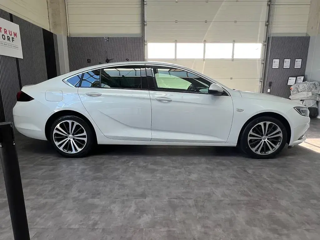 Używany Opel Insignia Exklusiv 170 KM (125 kW) 2018 Biały Sedan/Limuzyna