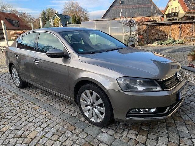 Gebraucht VW Passat Highline 170 PS (125 kW) 2012 Beige Limousine
