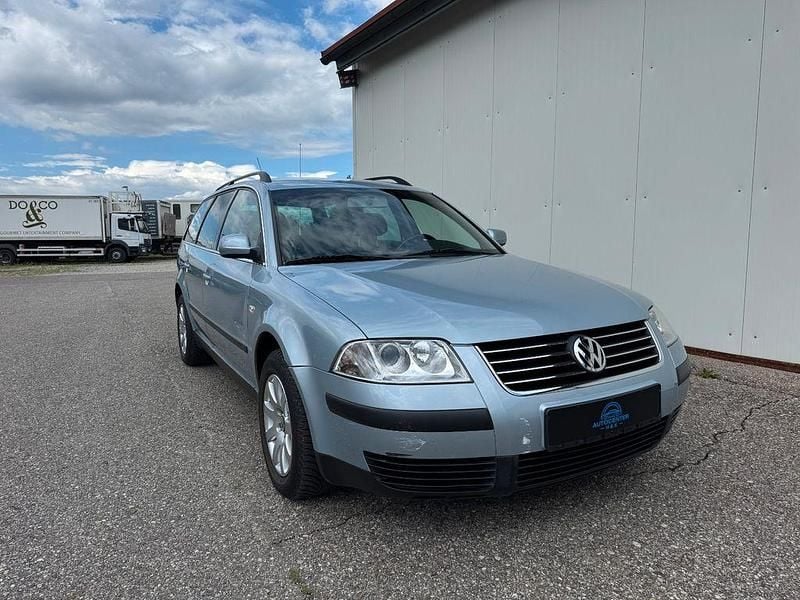 Gebraucht VW Passat Comfortline 131 PS (96 kW) 2001 Blau Kombi