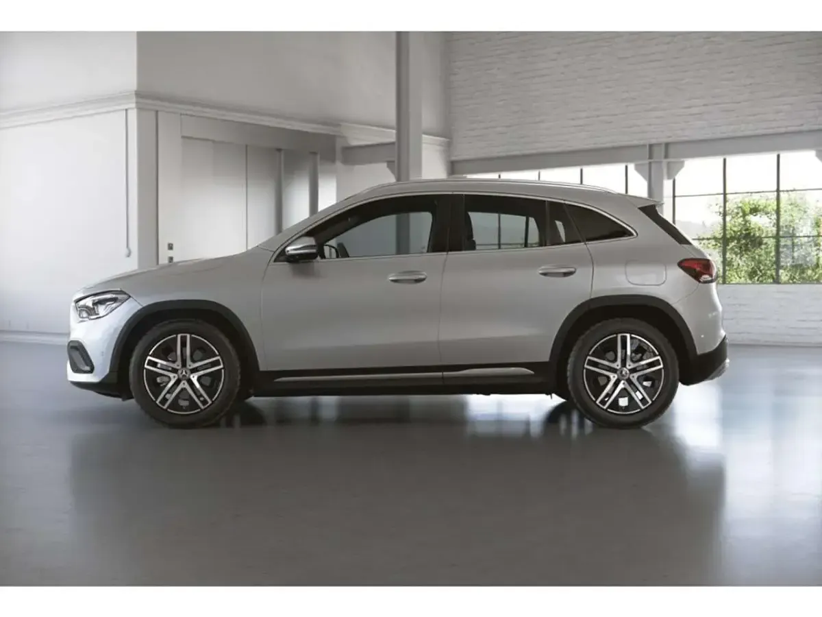 Gebraucht Mercedes GLA200 Progressive 163 PS (119 kW) 2020 Silber SUV