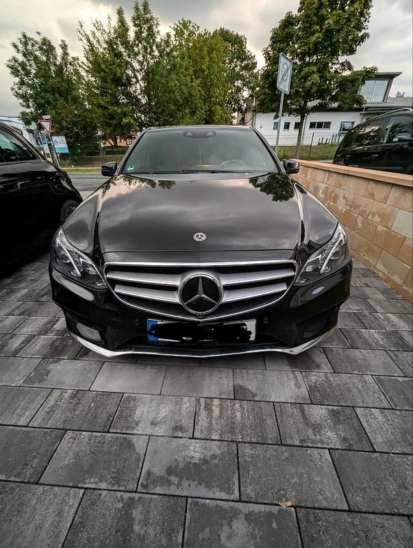 Gebraucht Mercedes E300 211 PS (155 kW) 2014 Schwarz Limousine
