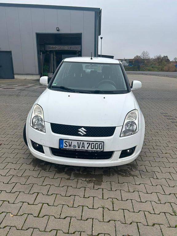Weiß Gebraucht 2008 Suzuki Swift Comfort Limousine | 2.800 € (Fairer Preis) - Bild 1/4
