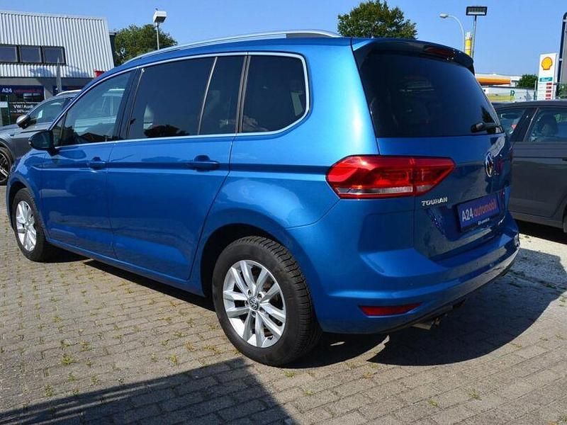 Gebraucht VW Touran Highline 150 PS (110 kW) 2021 Caribbean blue metallic Van / Kleinbus