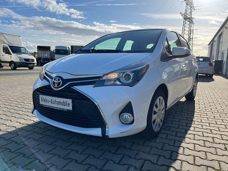 Weiß Gebraucht 2016 Toyota Yaris Limousine | 6.890 € (Fairer Preis) - Bild 1/4