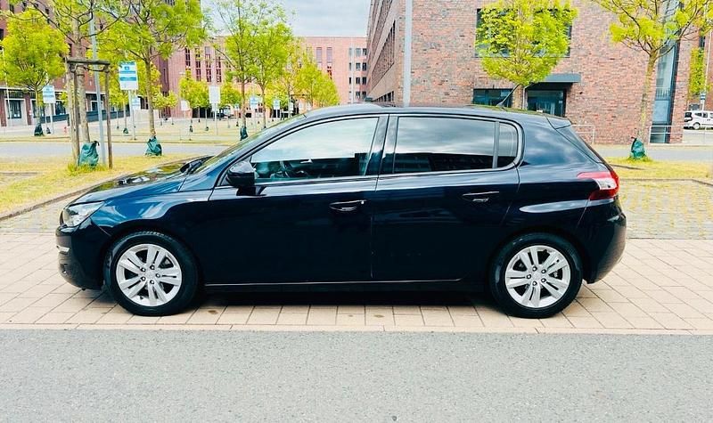 Gebraucht Peugeot 308 120 PS (88 kW) 2015 Blau Limousine