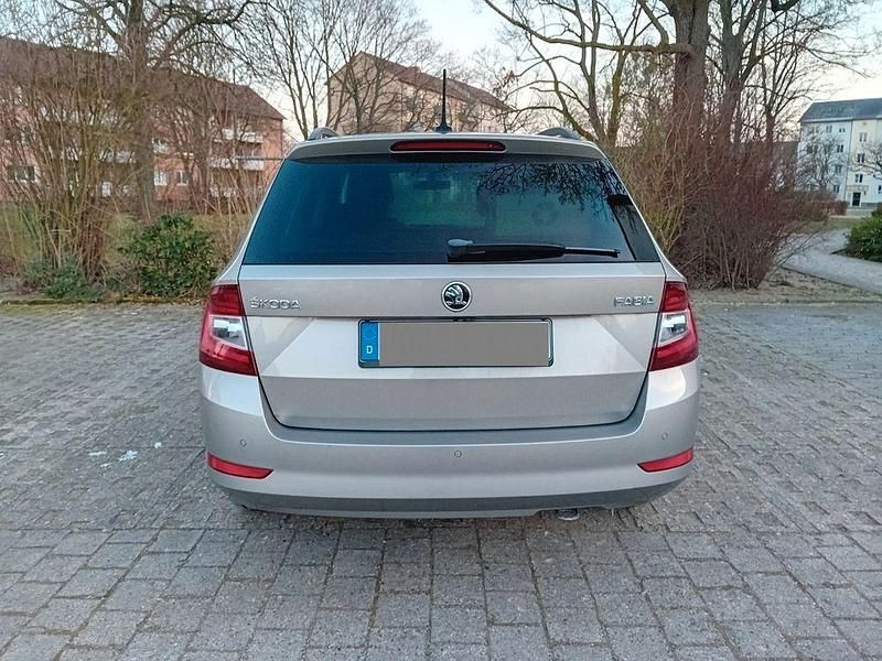 Gebraucht Skoda Fabia Ambition 110 PS (80 kW) 2019 Beige Kombi