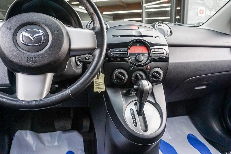 Gebraucht Mazda 2 Center-Line 102 PS (75 kW) 2011 Brillantschwarz Kleinwagen