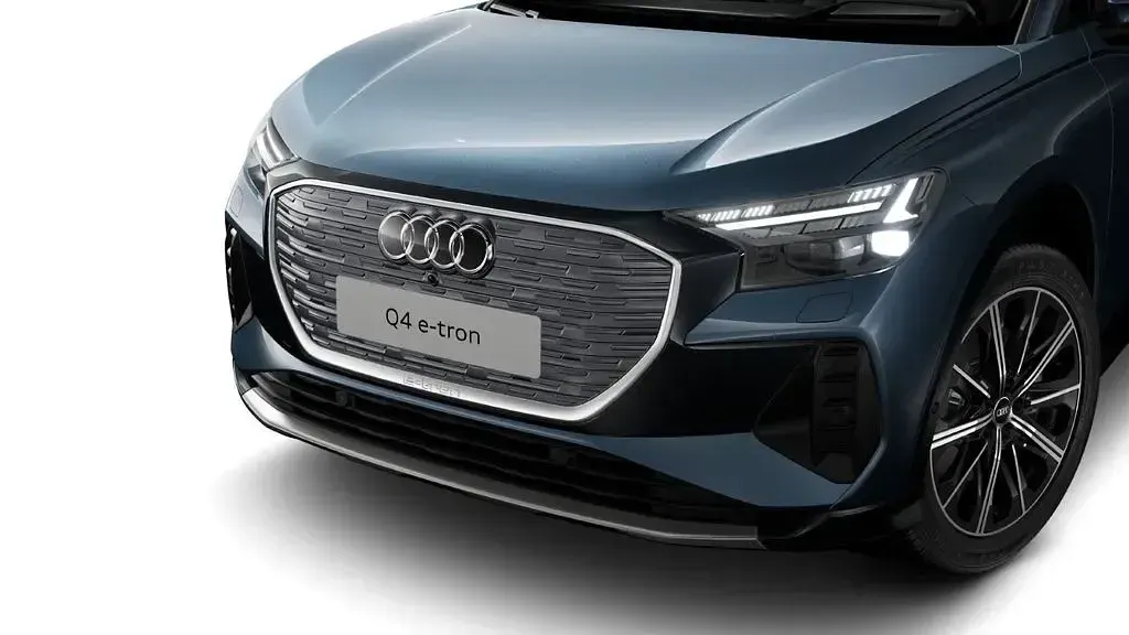 Second-hand Audi Q4 Sportback e-tron Ambiente 219 kW (299 CP) 2023 Albastru SUV
