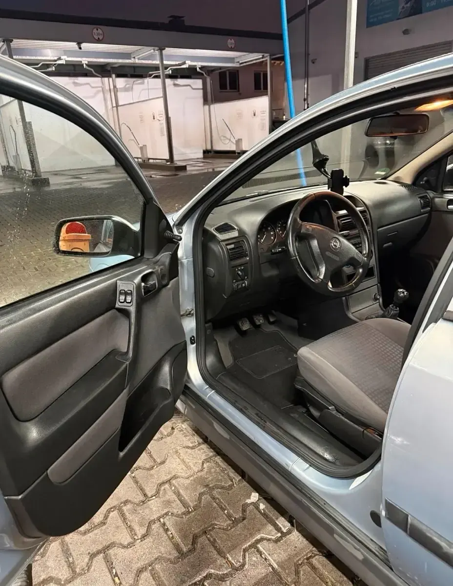 Używany Opel Astra 84 KM (61 kW) 2002 Szary Sedan/Limuzyna