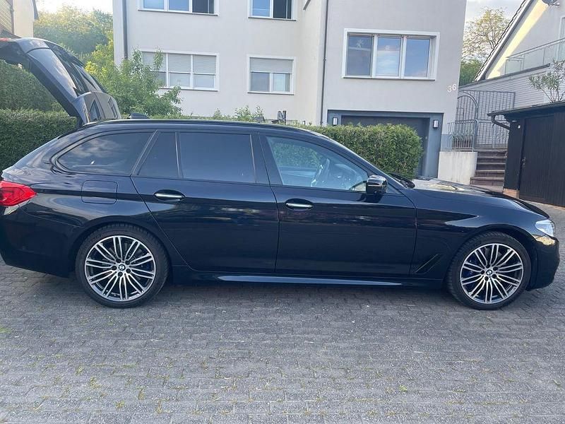 Blau Gebraucht 2018 BMW 540 M Sport Kombi | 37.000 € (Fairer Preis) - Bild 1/3
