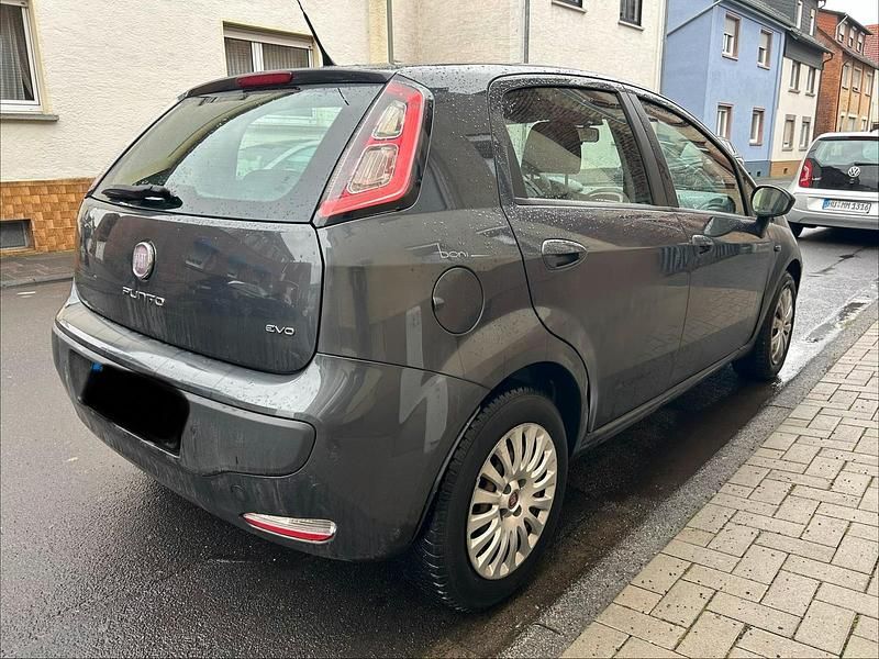 Gebraucht Fiat Punto Evo 77 PS (56 kW) 2011 Schwarz Kleinwagen