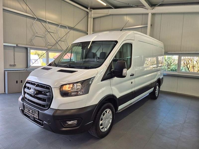 Gebraucht Ford Transit Trend 170 PS (125 kW) 2022 Weiß Van / Kleinbus