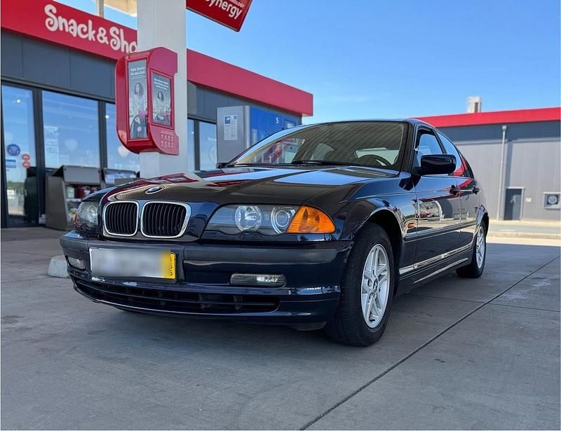 Blau Gebraucht 2000 BMW 318 Limousine | 1.500 € (Superpreis) - Bild 1/4