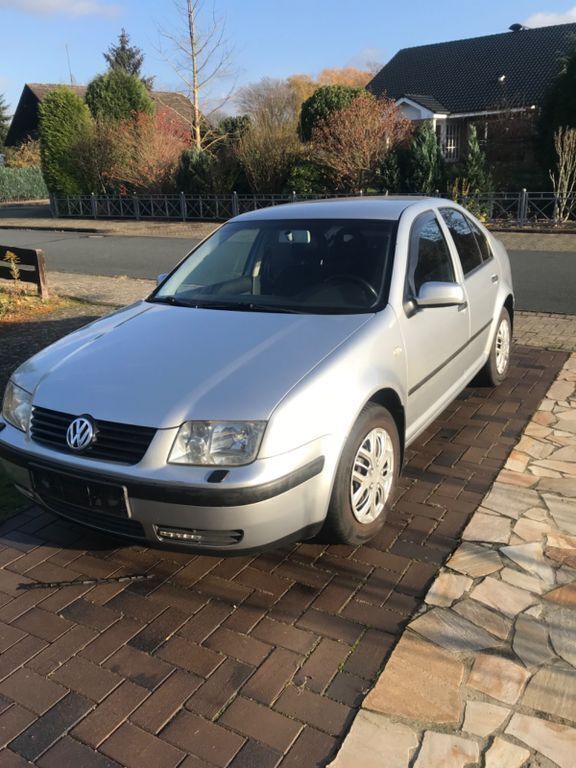 Silber Gebraucht 2001 VW Bora Edition Limousine | 1.990 € (Fairer Preis) - Bild 1/4