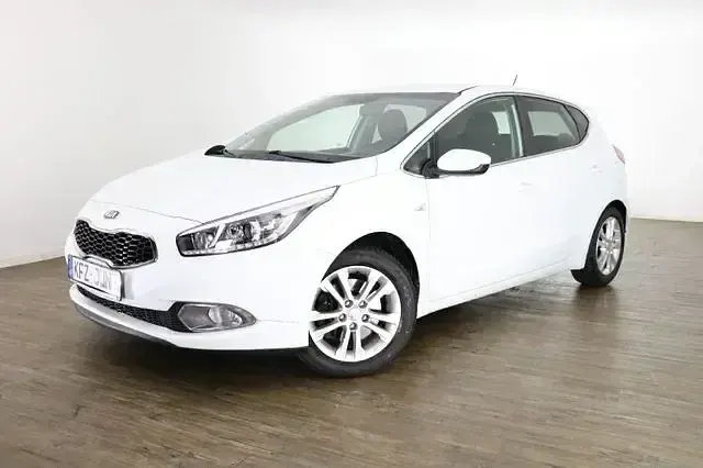 Używany Kia Ceed 99 KM (72 kW) 2014 Biały Hatchback