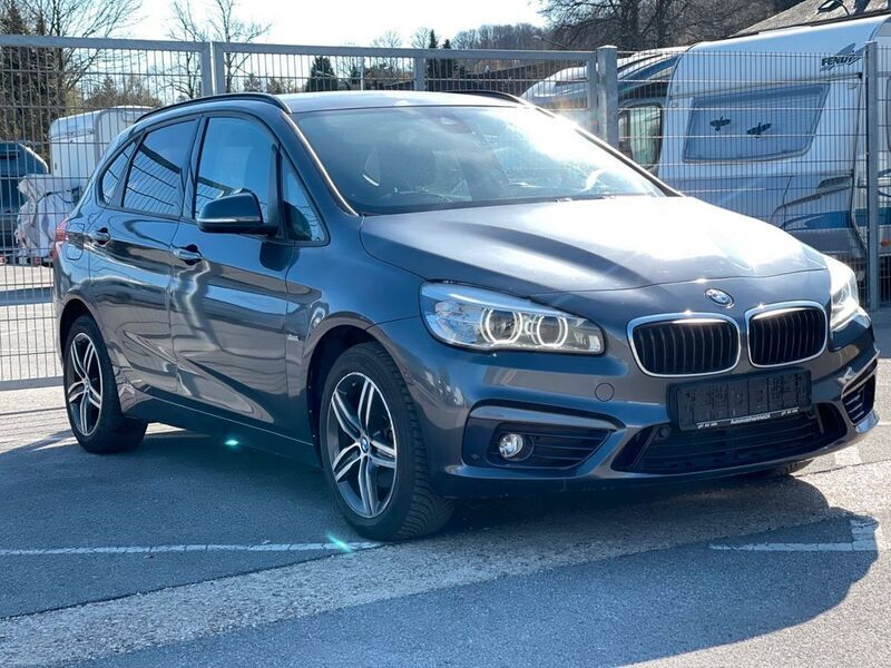 Grau Gebraucht 2016 BMW 218 Active Tourer Sport Line Van / Kleinbus | 10.999 € (Superpreis) - Bild 1/4
