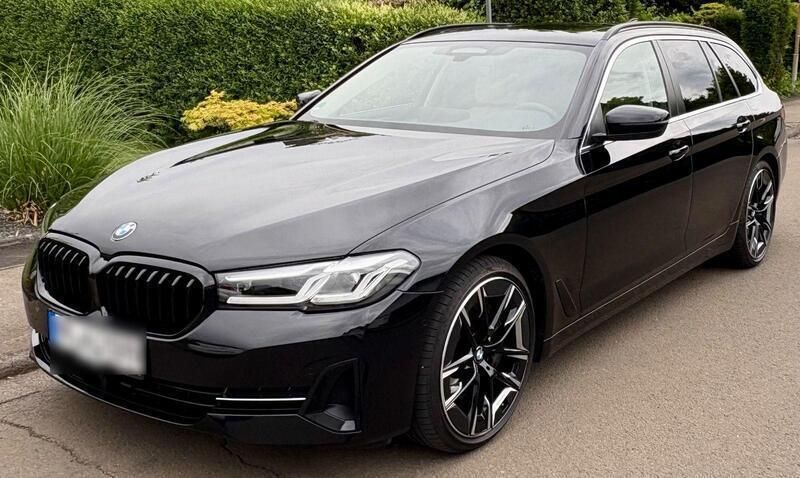 Schwarz Gebraucht 2021 BMW 530 Sport Line Kombi | 41.300 € (Fairer Preis) - Bild 1/2