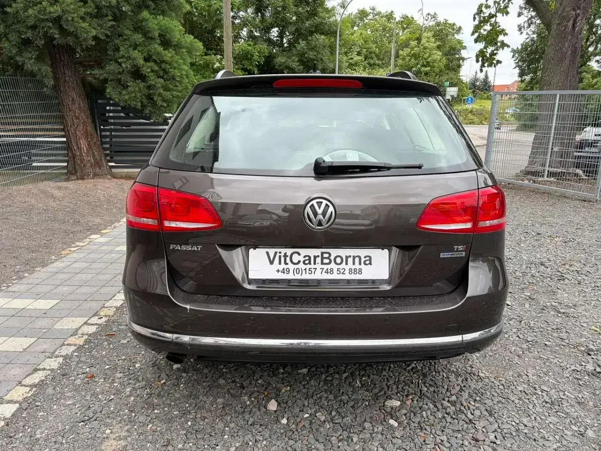 Gebraucht VW Passat Comfortline 122 PS (89 kW) 2011 Black oak brown metallic Kombi