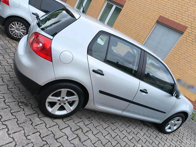 Gebraucht VW Golf V 102 PS (75 kW) 2005 Grau Kleinwagen