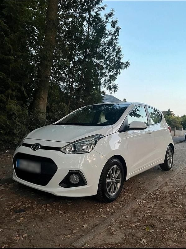 Weiß Gebraucht 2016 Hyundai i10 Kleinwagen | 4.200 € (Fairer Preis) - Bild 1/4