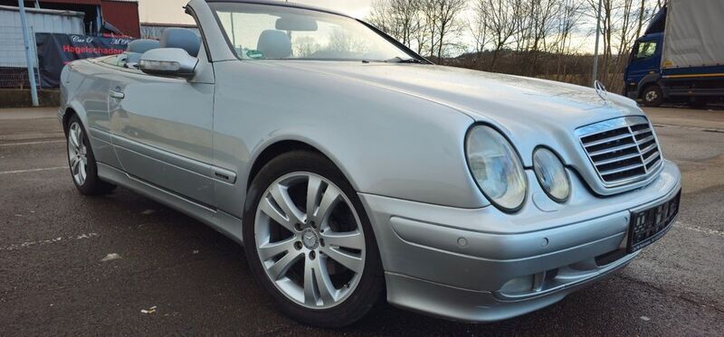 Silber Gebraucht 2002 Mercedes CLK320 Elegance Cabrio | 5.450 € (Superpreis) - Bild 1/4