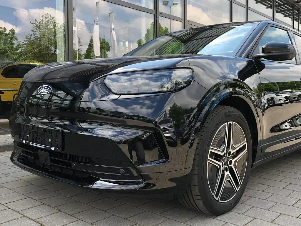 Używany Ford Capri Extended Range 210 kW (286 KM) 2024 Czarny SUV