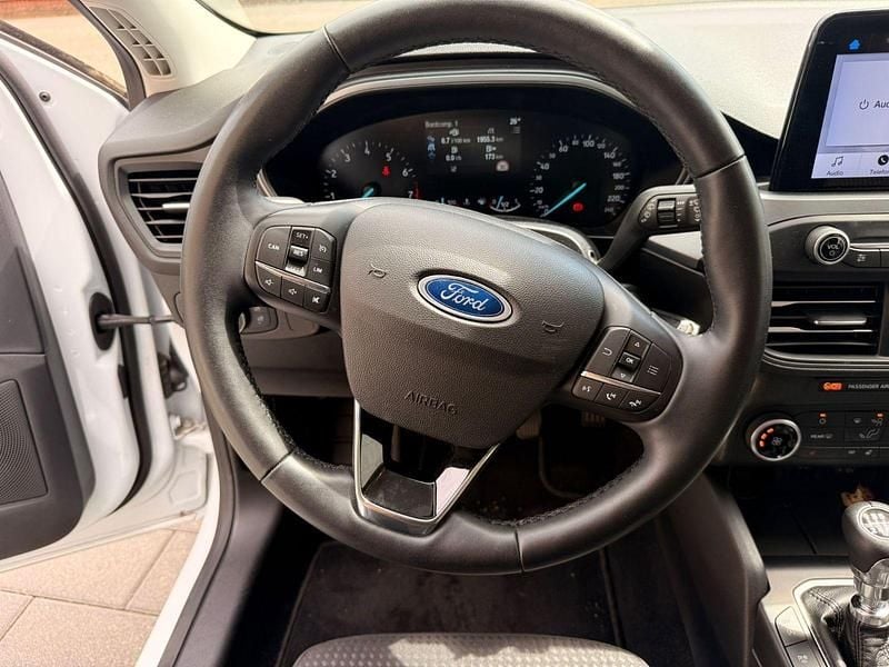 Gebraucht Ford Focus Cool & Connect 101 PS (74 kW) 2023 Weiß Kombi