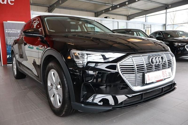 Second-hand Audi e-tron 230 kW (313 CP) 2022 Negru SUV