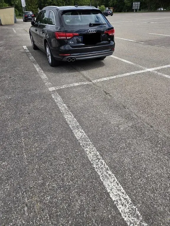 Używany Audi A4 Ambiente 190 KM (139 kW) 2017 Czarny Kombi