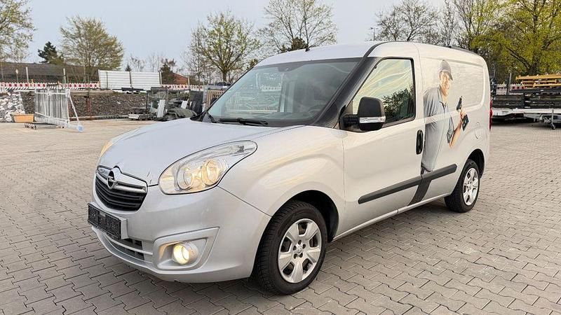 Gebraucht Opel Combo Edition 90 PS (66 kW) 2013 Silber Van / Kleinbus