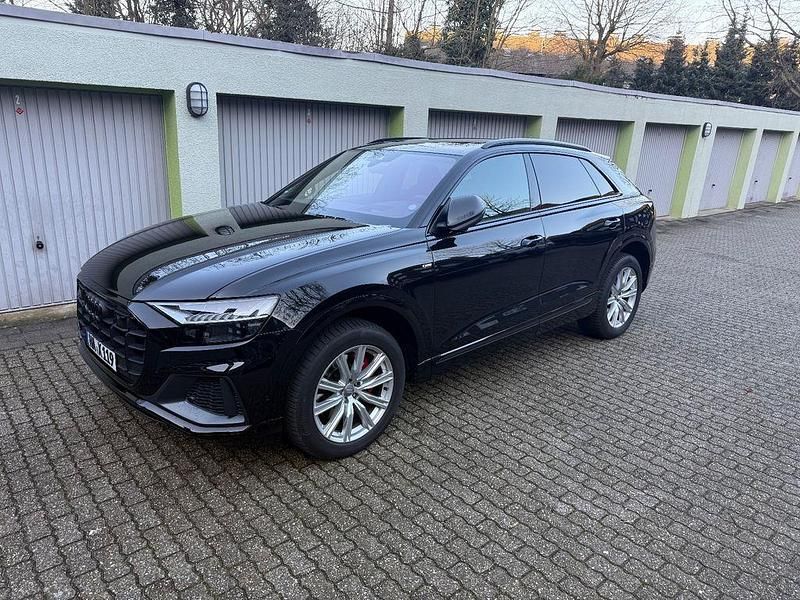 Schwarz Gebraucht 2023 Audi Q8 Competition SUV | 82.000 € (Etwas zu teuer) - Bild 1/4