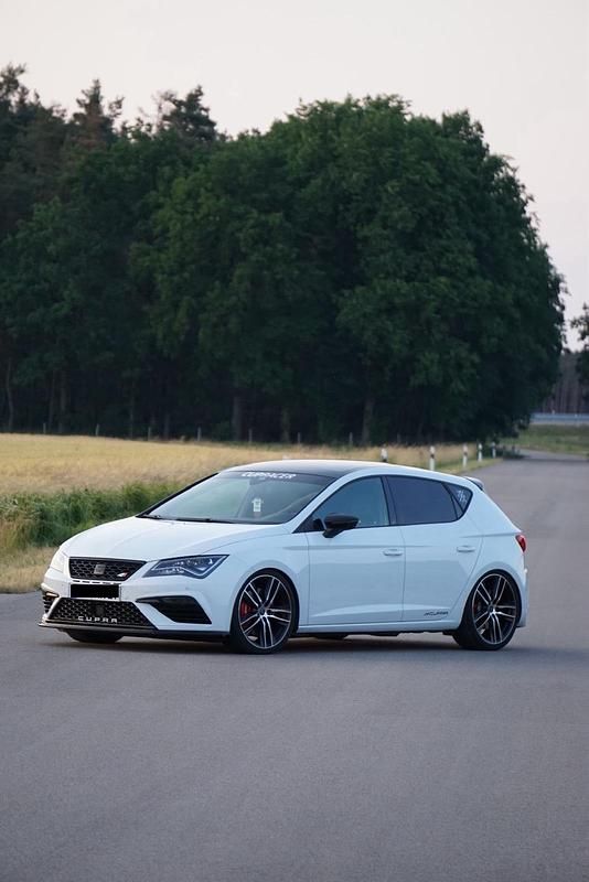 Weiß Gebraucht 2017 Cupra Leon Limousine | 23.499 € (Fairer Preis) - Bild 1/4
