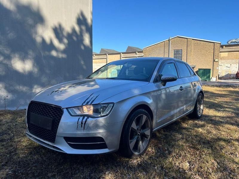 Gebraucht Audi A3 Attraction 105 PS (77 kW) 2013 Silber Limousine