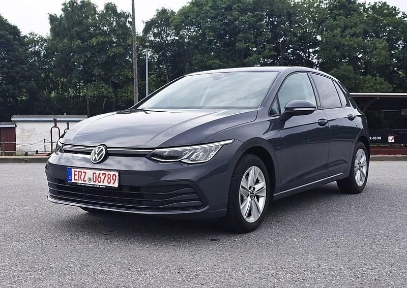 Grau Gebraucht 2020 VW Golf VIII Life Kleinwagen | 18.990 € (Guter Preis) - Bild 1/4