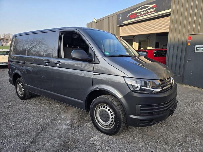 Gebraucht VW Transporter 150 PS (110 kW) 2018 Grau Van