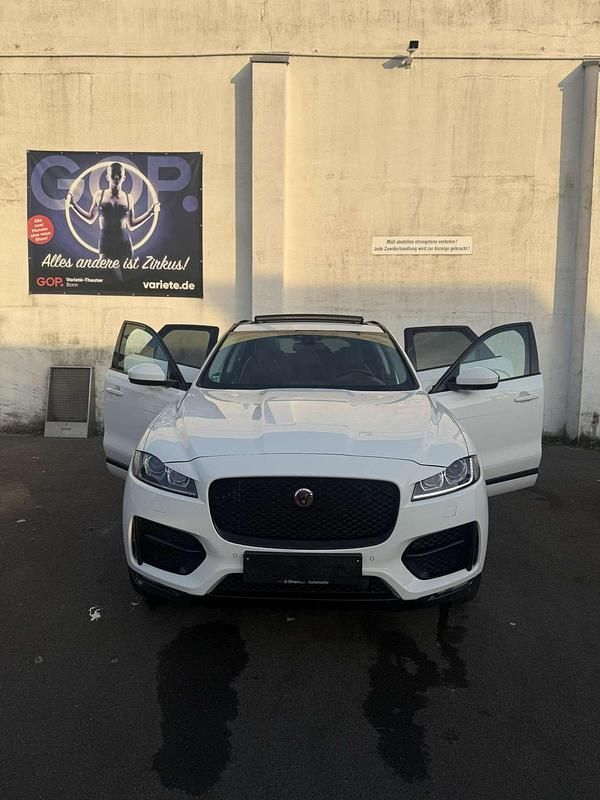 Weiß Gebraucht 2018 Jaguar F-Pace R-Sport SUV | 32.000 € (Teuer) - Bild 1/4