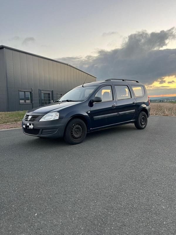 Blau Gebraucht 2011 Dacia Logan Limousine | 2.399 € (Fairer Preis) - Bild 1/4