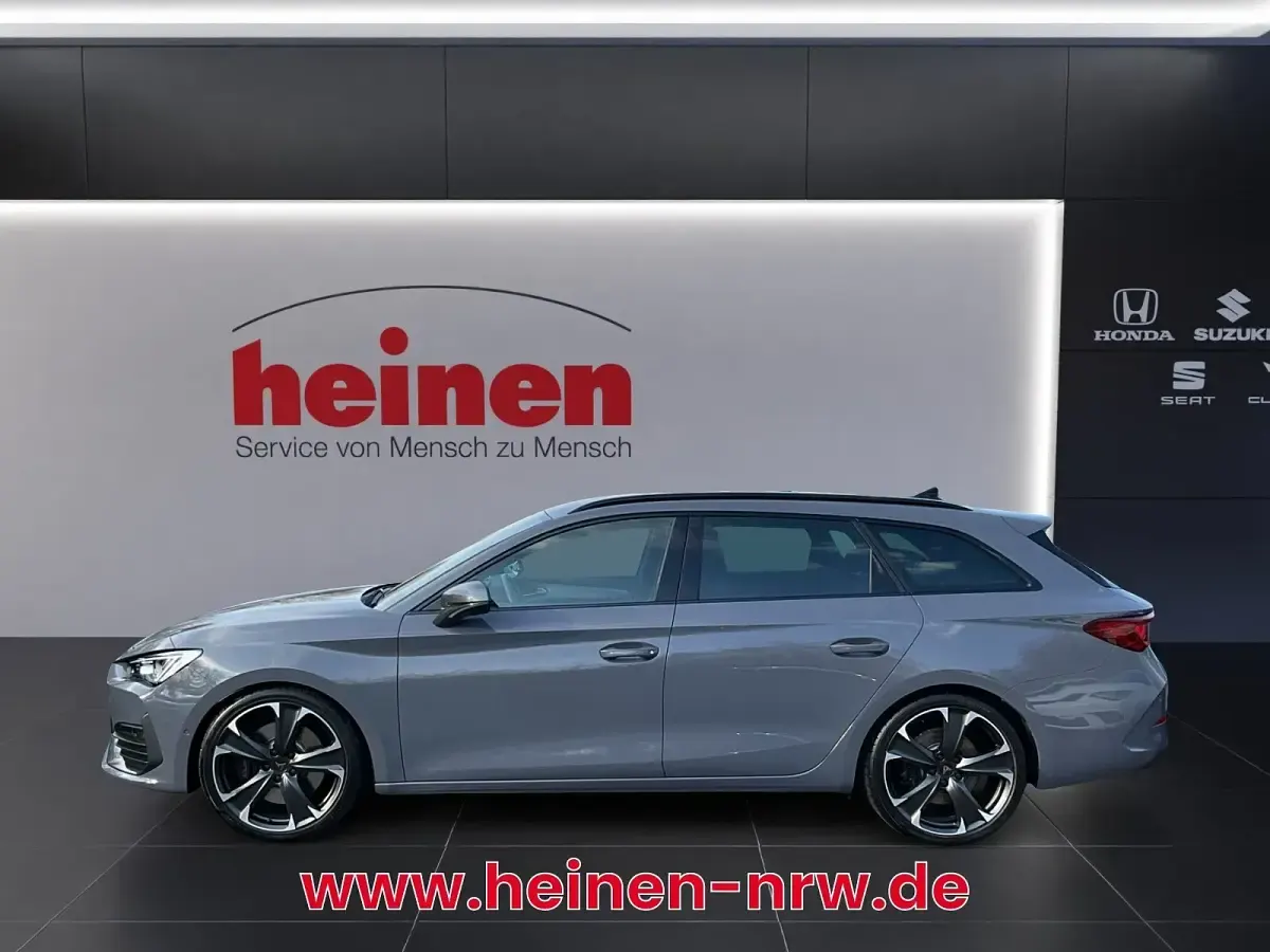Usata Seat Leon 245 CV (180 kW) 2024 Grigio Berlina