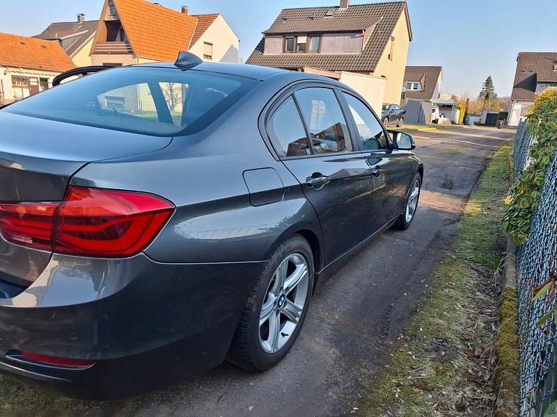 Gebraucht BMW 320 184 PS (135 kW) 2013 Grau Limousine