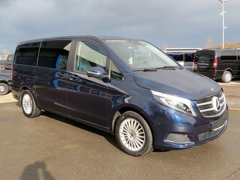 Gebraucht Mercedes V220 163 PS (119 kW) 2019 Blau Van / Kleinbus
