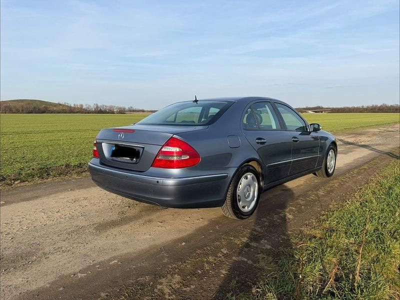 Gebraucht Mercedes E200 Elegance 163 PS (119 kW) 2003 Blau Limousine