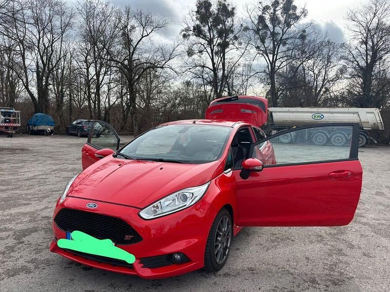 Gebraucht Ford Fiesta ST 182 PS (133 kW) 2013 Rot Kleinwagen