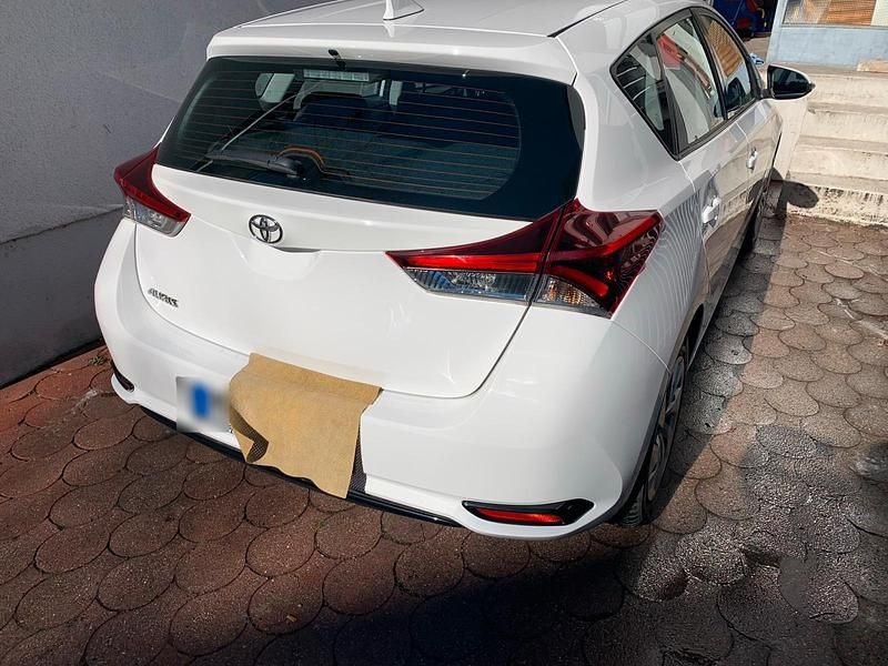 Gebraucht Toyota Auris 99 PS (72 kW) 2017 Weiß Kleinwagen