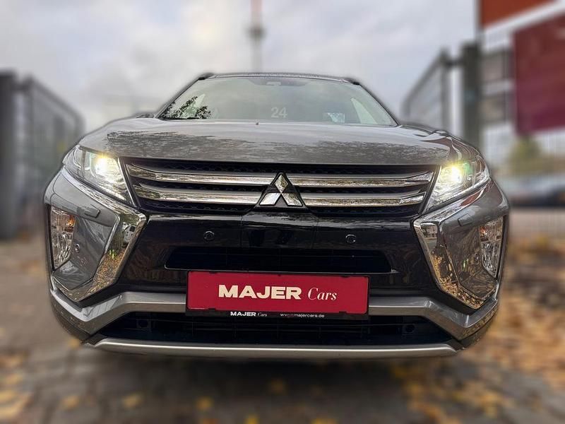 Grau metallic Gebraucht 2018 Mitsubishi Eclipse Cross SUV | 17.220 € (Etwas zu teuer) - Bild 1/4